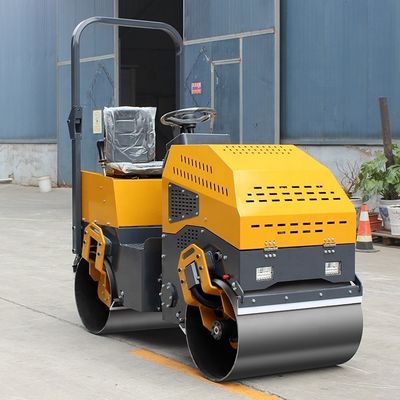 砂と砂のための強力なロールコンパクターマシン EPA エンジン KYB 水圧バルブ