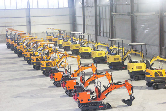 強力なHUAQIミニ掘削機 エートン液圧シリンダーと 1800 kg マシン重量