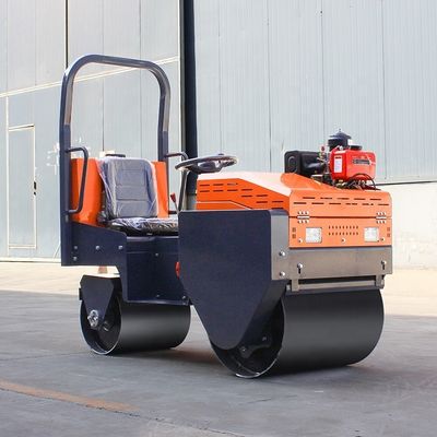 電動スタート 0.8 トン ディーゼル ダブル ドラム 滑りやすい運転のためにロードロールに乗る