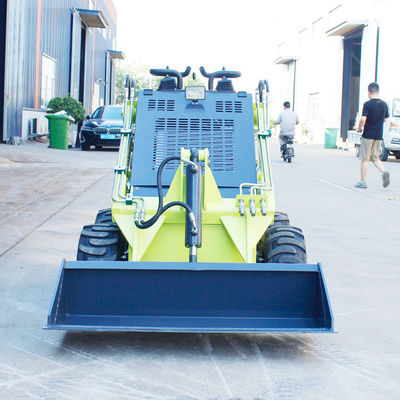 EPA 承認されたミニ スキッドステアローダー 950 kg マシン重量と 17.2 kW 電力