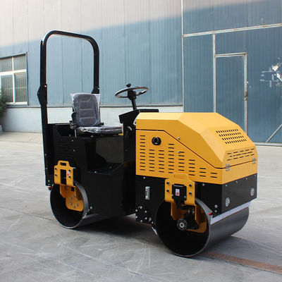 小型振動式ミニコンパクターロール 55L 水タンク容量を持つダブルドラムロール