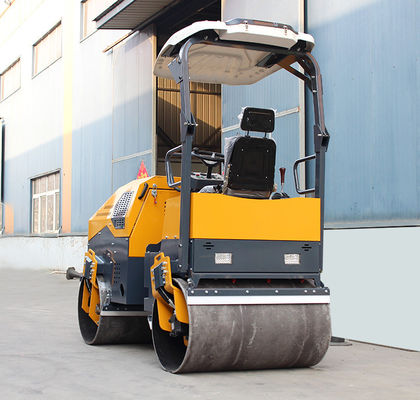28.5 KW 振動式道路ローラーコンパクター ダブル振動 3 トンのアスファルトローラー